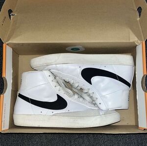 Nike Blazer Mid '77 Sneakers
